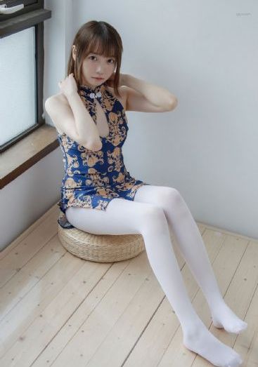 女女百合舌伸湿润腿间电影